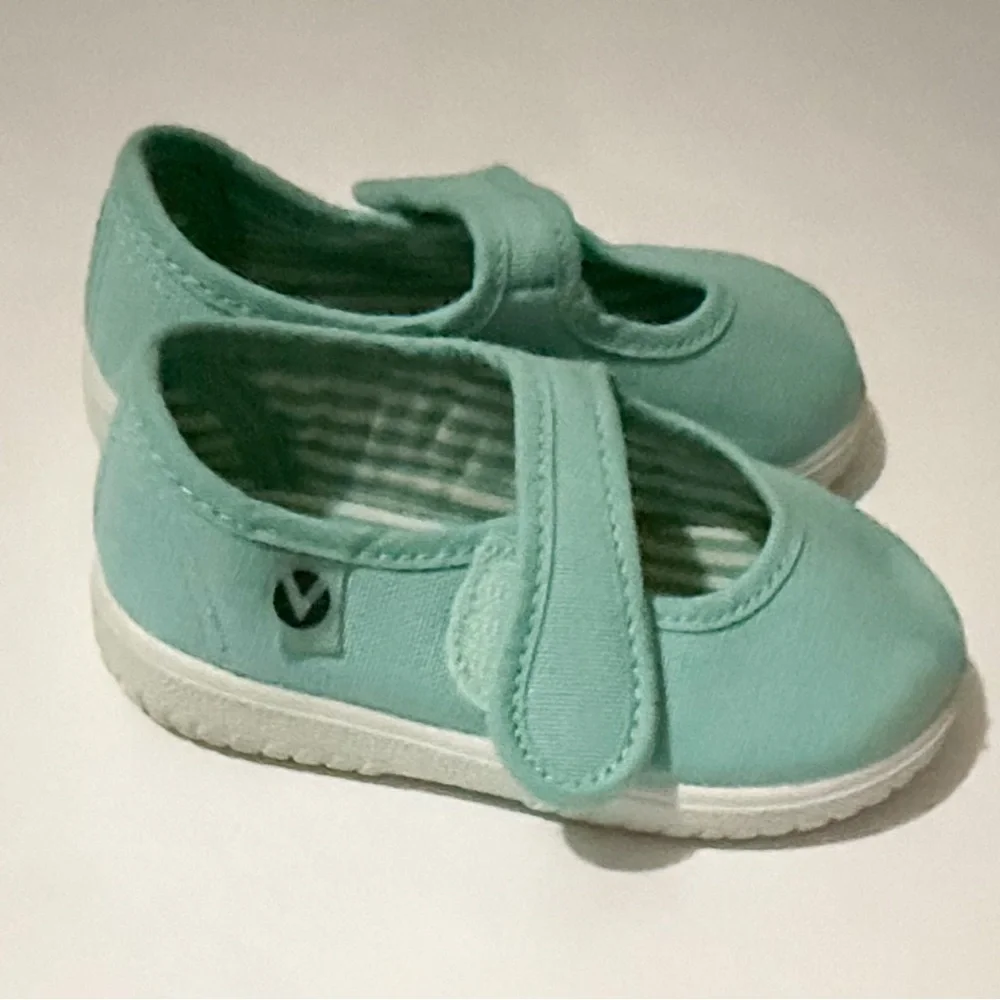 Victoria aqua Velcro shoes